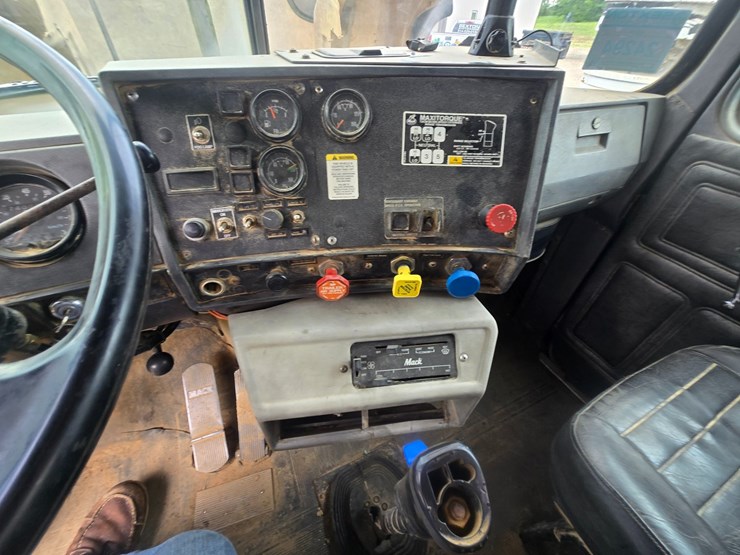 1996-mack-rd690s-image-64