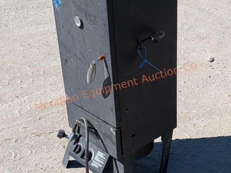 char-broil-smoker-image-2