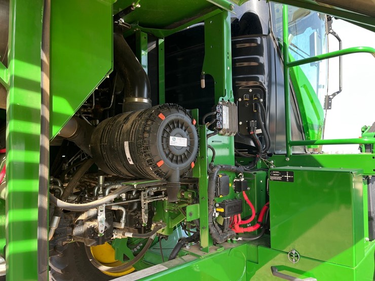 2023-john-deere-w235r-image-21