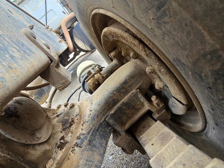 1996-mack-rd690s-image-88