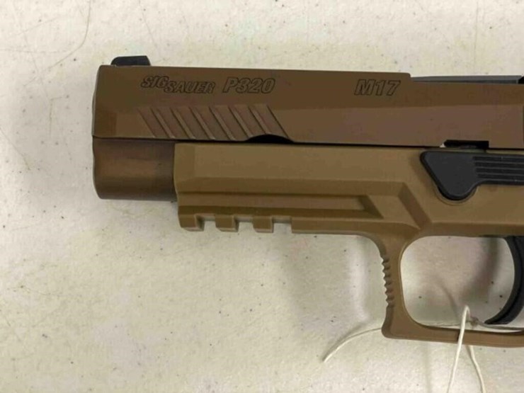 sig-sauer-pistol-image-4