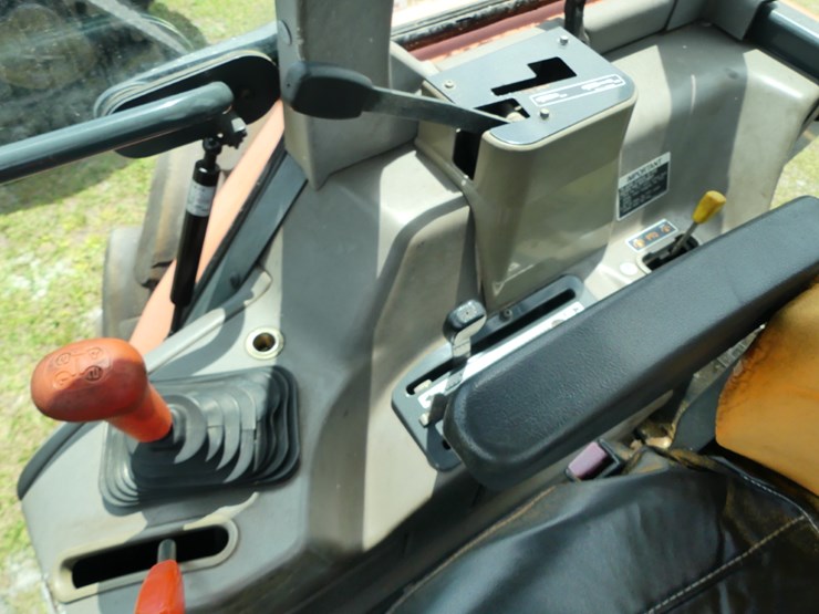 2004-kubota-m9000-image-11