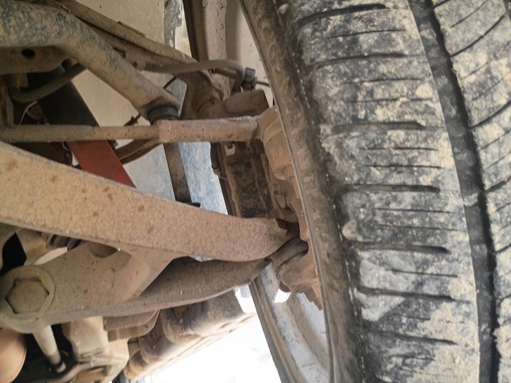 2005-chevrolet-suburban-image-80