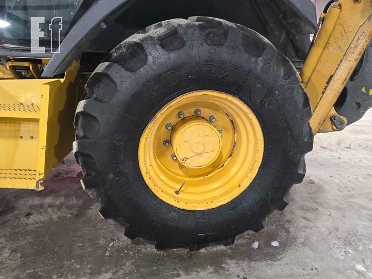 2011-deere-310sj-image-32