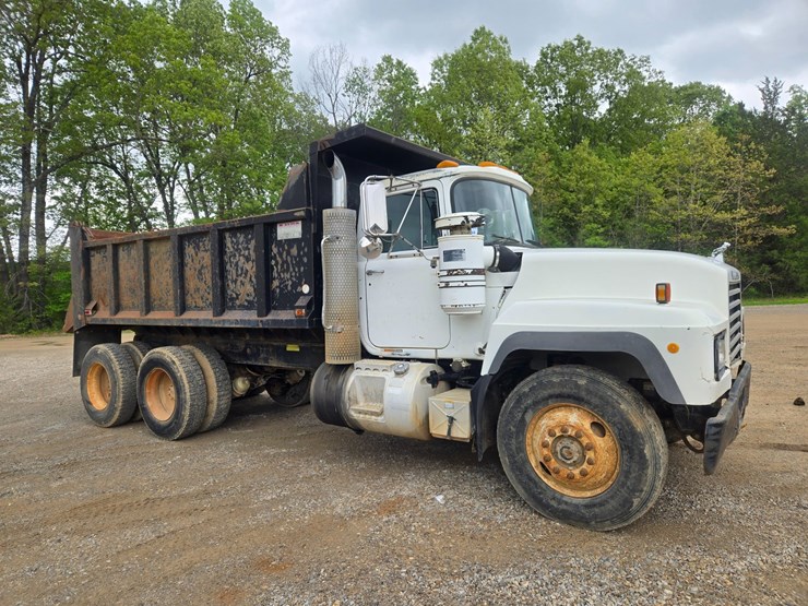 1996-mack-rd690s-image-18