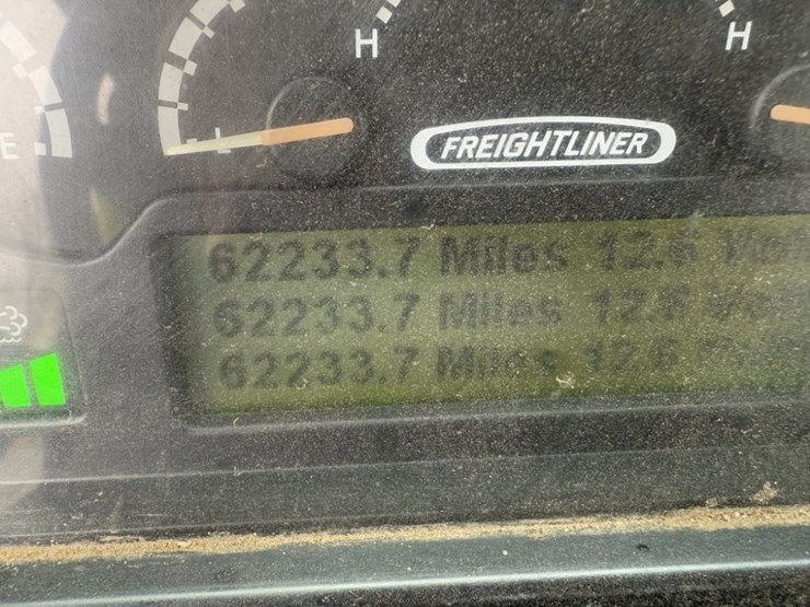 2014-freightliner-mt45-image-27