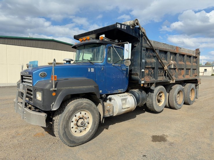 2000-mack-rd688s-image-1