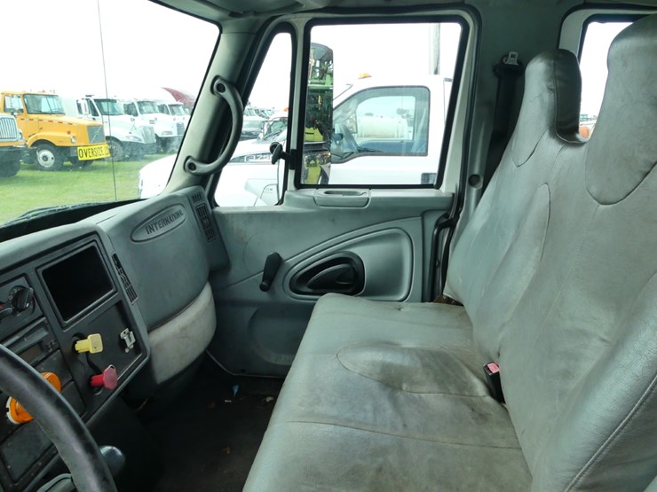 2003-international-4400-image-11
