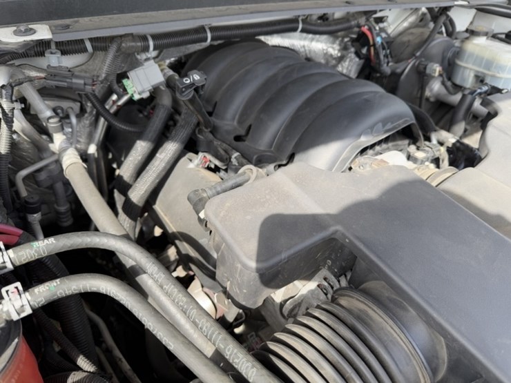 2016-chevrolet-tahoe-image-12