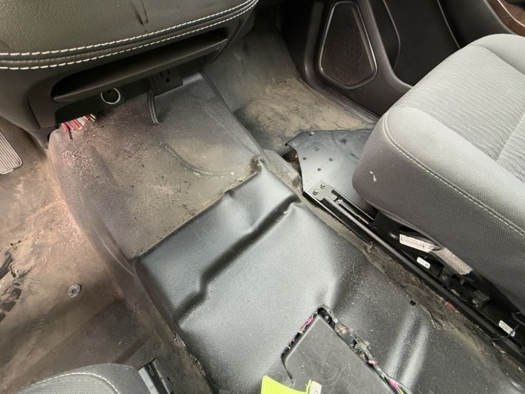 2019-chevrolet-tahoe-image-32