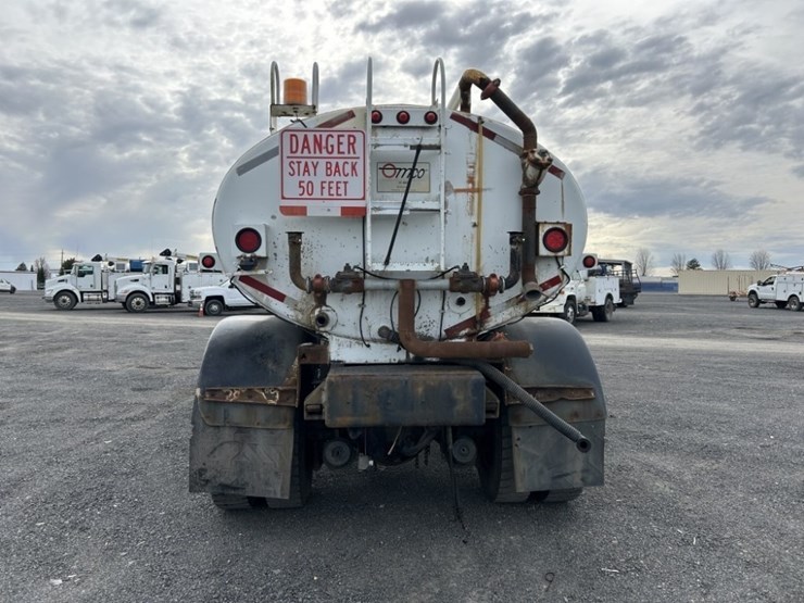 2006-freightliner-m2-water-truck-image-4