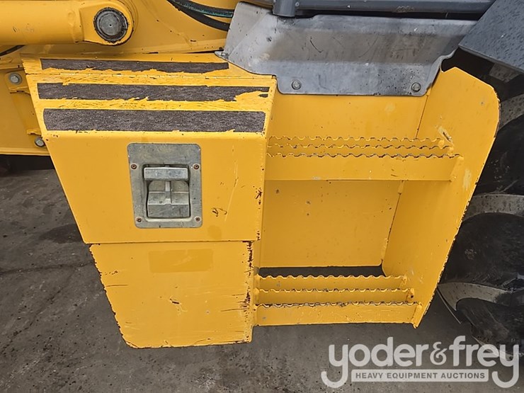 2018-deere-310l-image-55