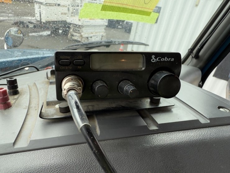 mack-cxu-tri-axle-truck-tractor-image-30