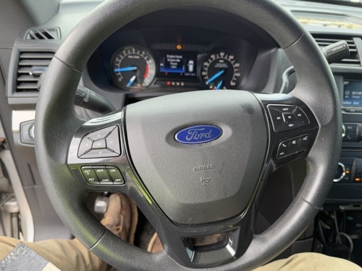 2017-ford-explorer-image-33