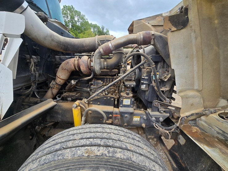 1996-mack-rd690s-image-49