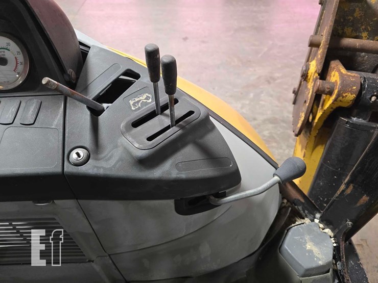 2009-caterpillar-416e-image-22