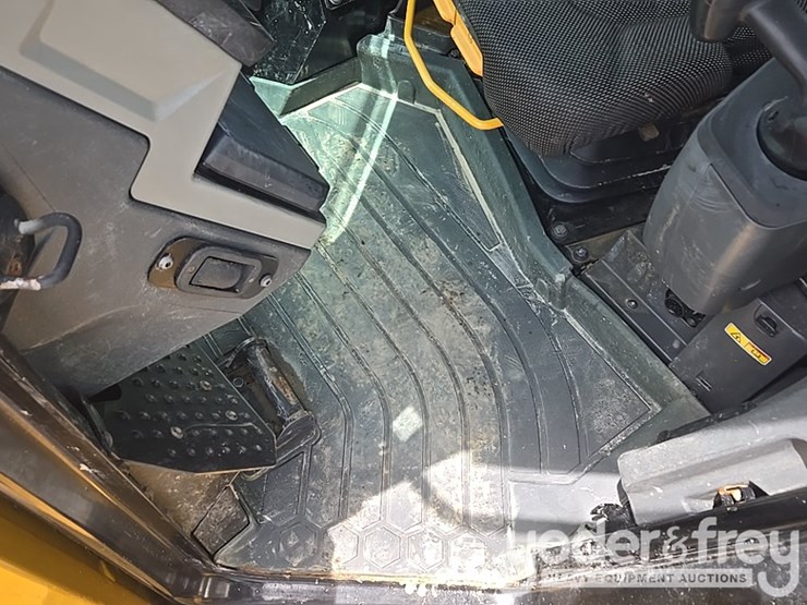 2019-caterpillar-d6-lgp-image-89