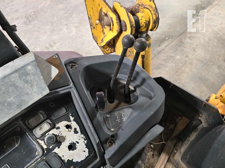 2006-deere-310sg-image-26