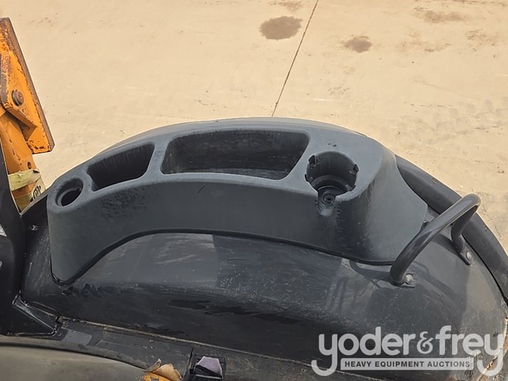 2004-case-580m-image-74