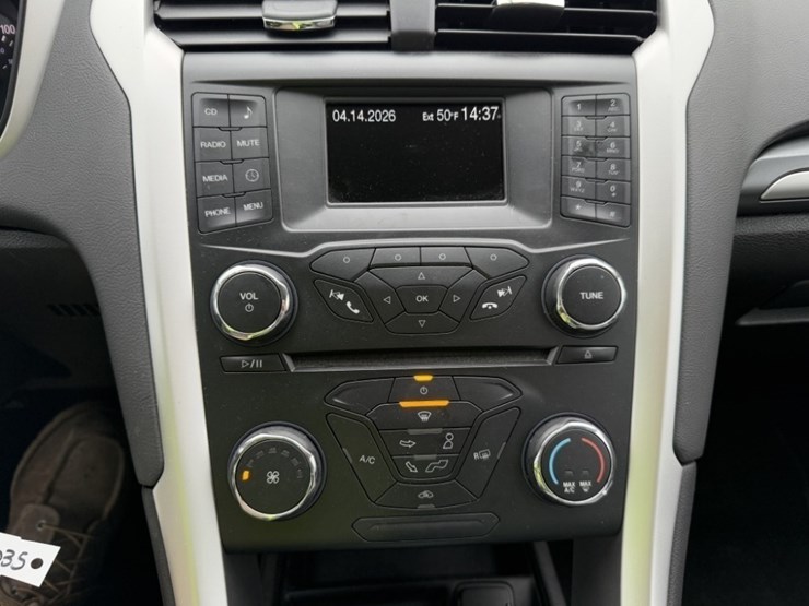 2014-ford-fusion-sedan-image-28