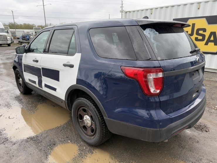 2017-ford-explorer-image-6