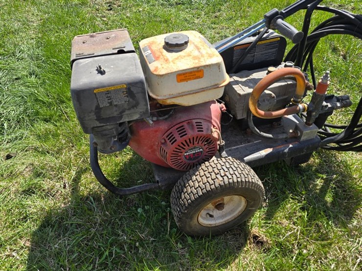 #584-•-mi-t-m-3004-portable-pressure-washer-image-4