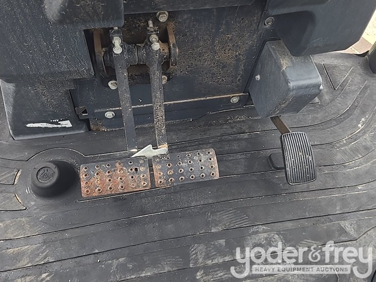 2018-deere-310l-image-102