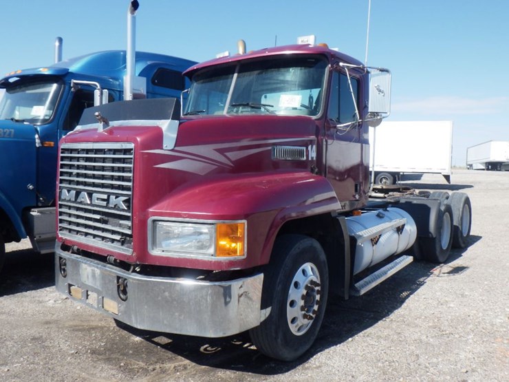 2000-mack-ch613-image-1