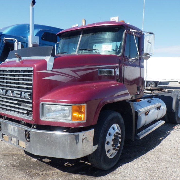 2000 MACK CH613