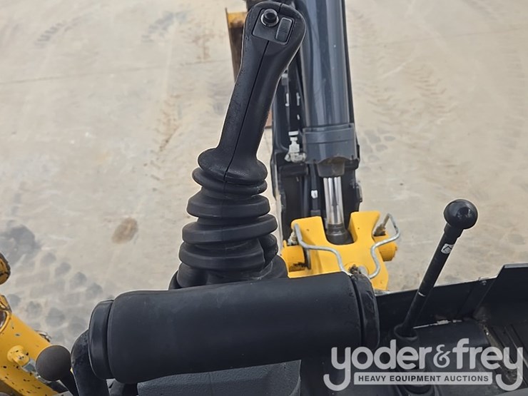 2021-deere-310sl-image-111