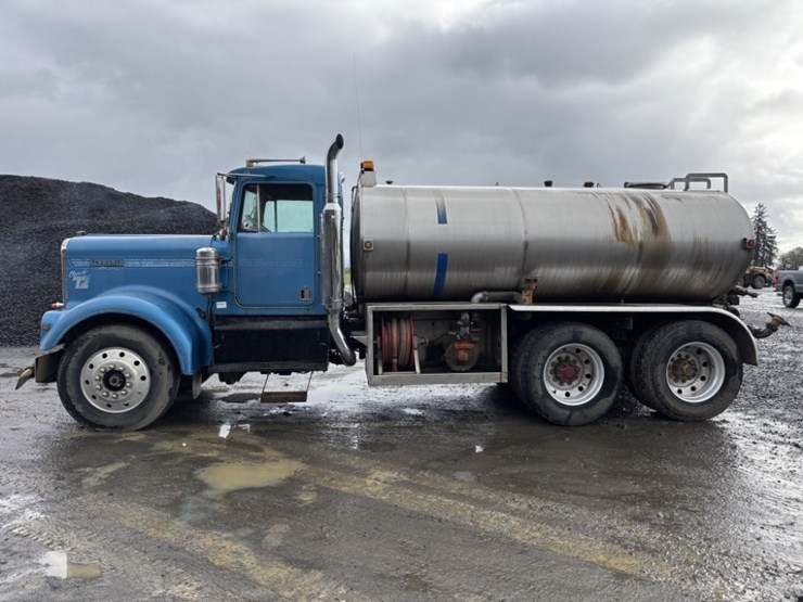 kenworth-w900-image-2