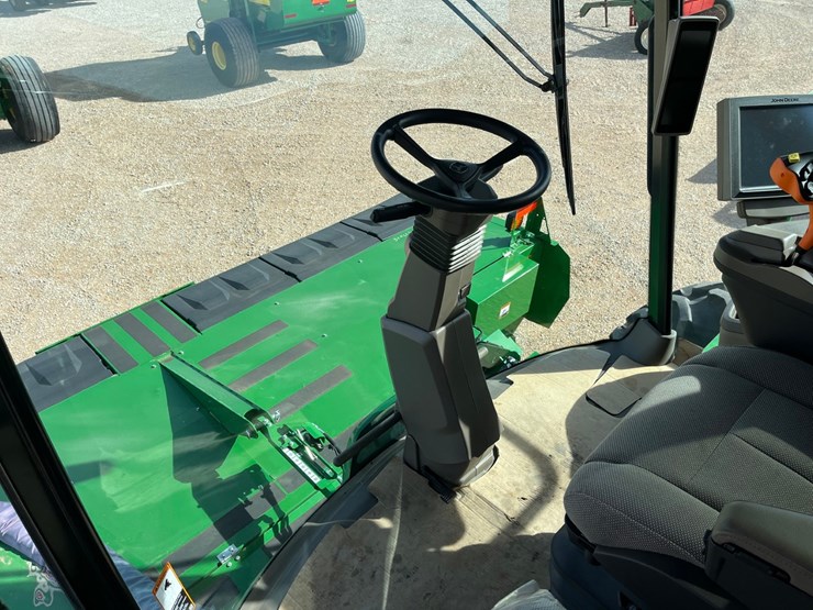 2023-john-deere-w235r-image-32