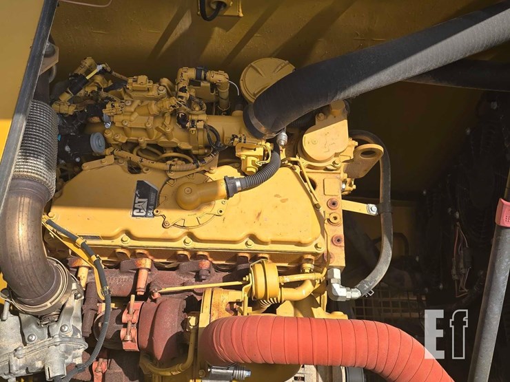 2019-caterpillar-320-image-24