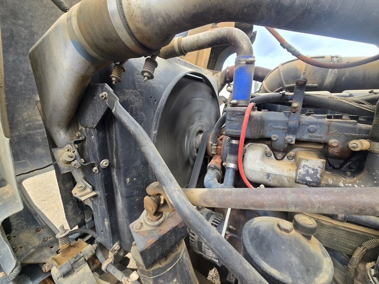 2001-mack-rd688s-image-51