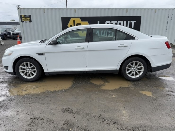 2014-ford-taurus-sedan-image-7