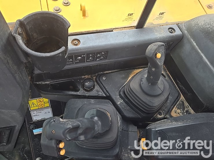 2019-caterpillar-d6-lgp-image-102