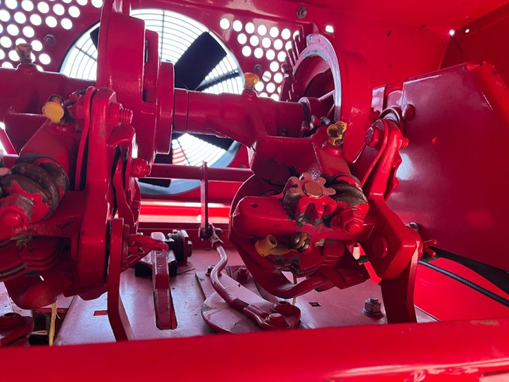 2017-massey-ferguson-1840-image-14