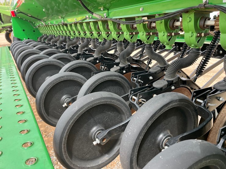 2020-john-deere-bd1113-image-8