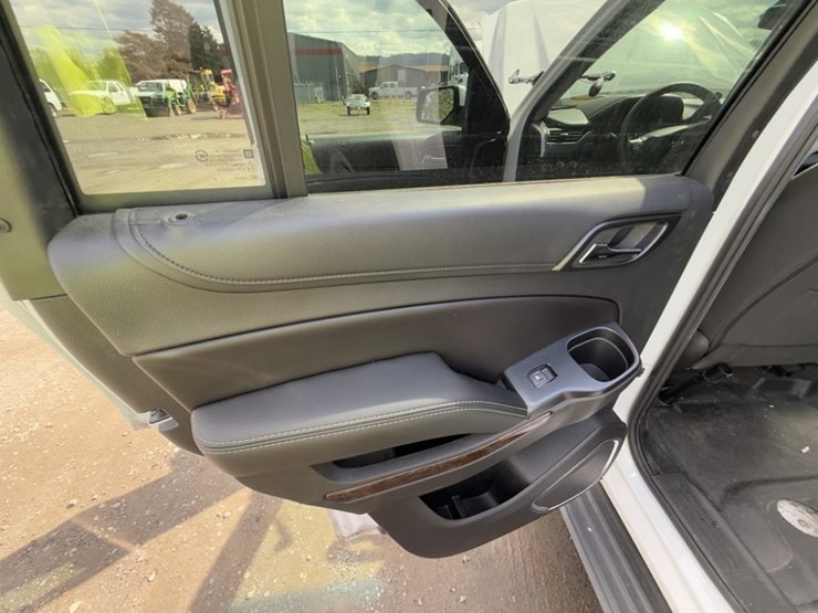 2013-chevrolet-tahoe-image-21