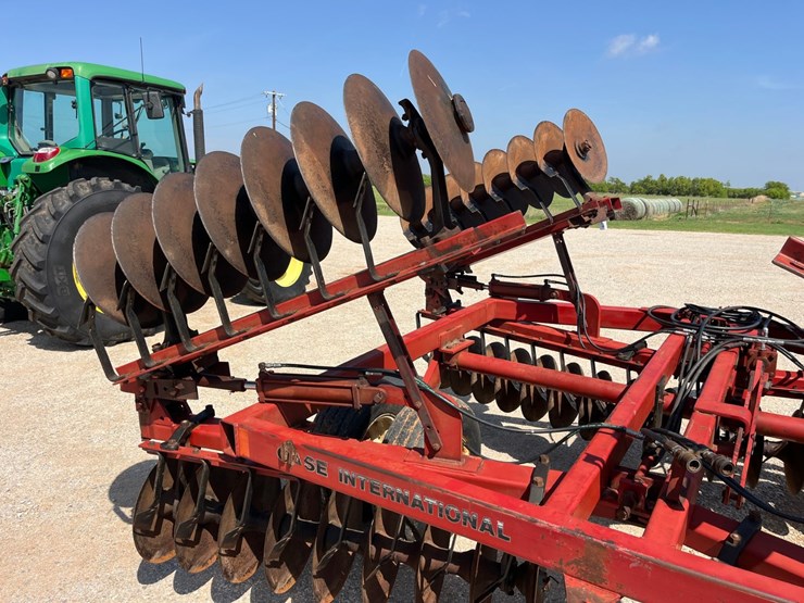 case-ih-3800-image-12