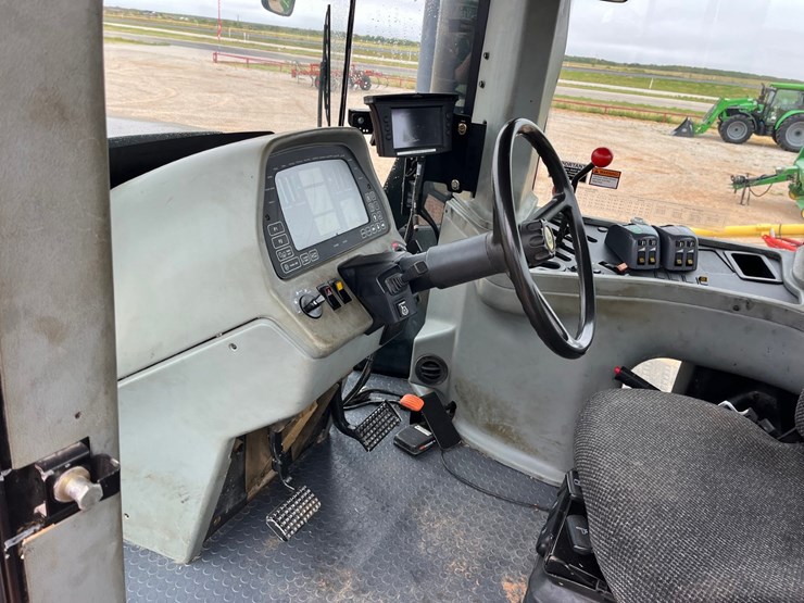 2008-versatile-535-image-25