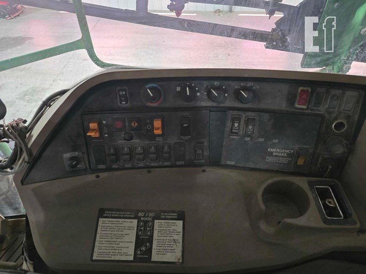 2000-john-deere-4710-image-13