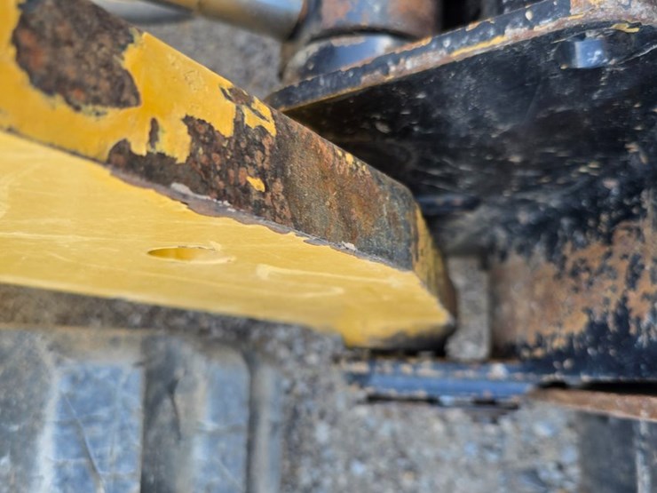 2023-caterpillar-299d3-xe-image-32