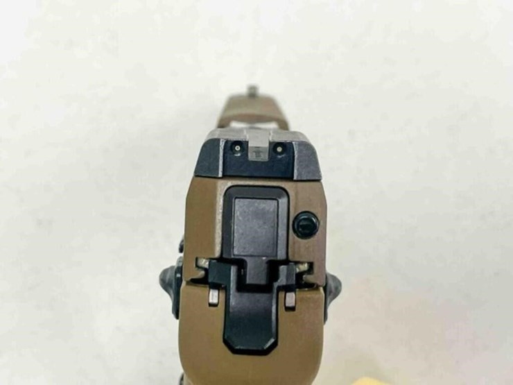 sig-sauer-pistol-image-6