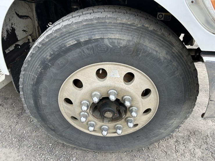 2017-peterbilt-337-image-37