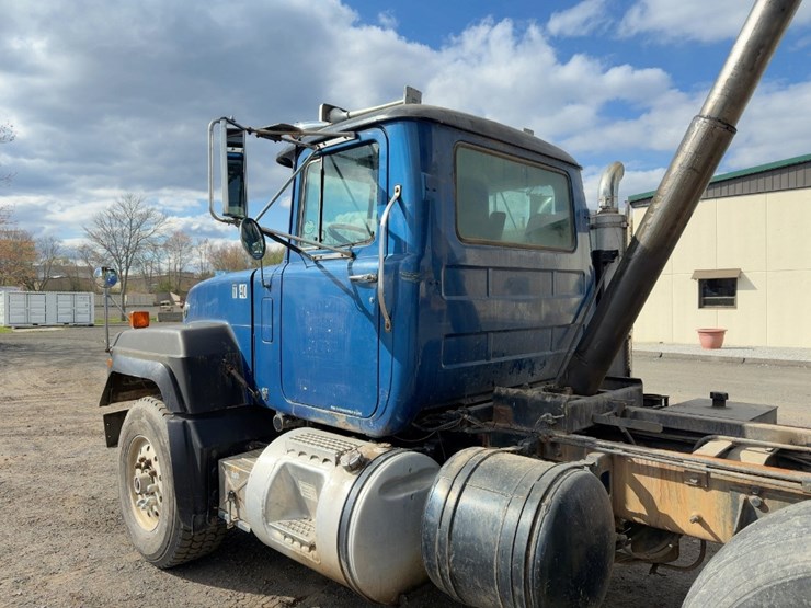 2000-mack-rd688s-image-14