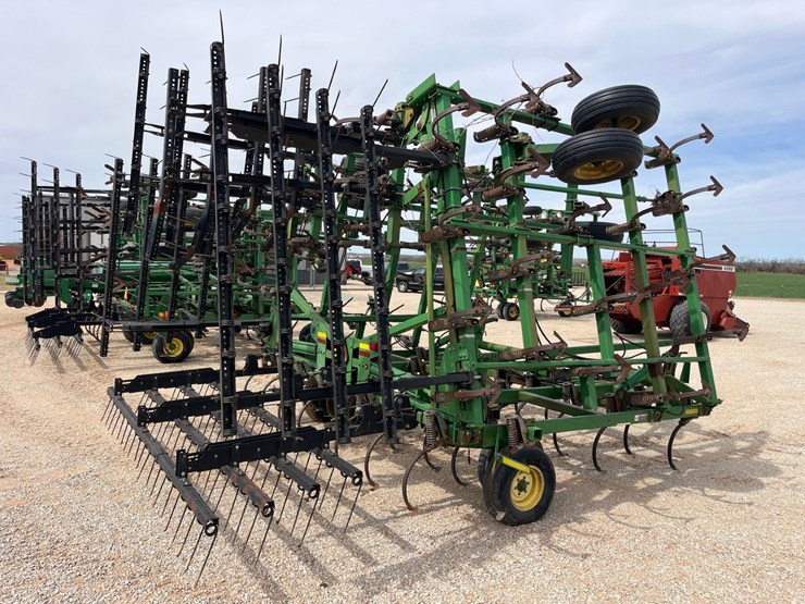 2005-john-deere-2210-image-9