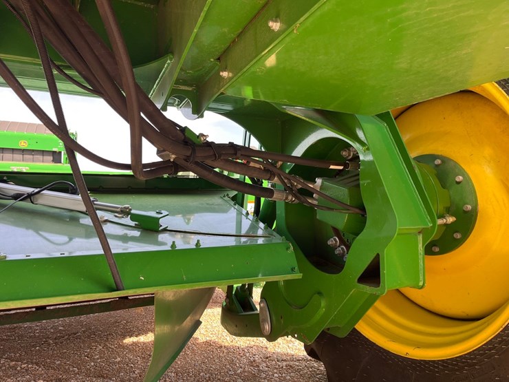 2023-john-deere-w235r-image-15