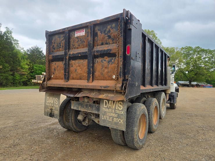 2001-mack-rd690s-image-16