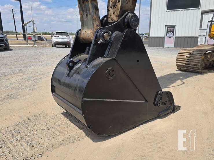 2018-deere-250g-lc-image-11